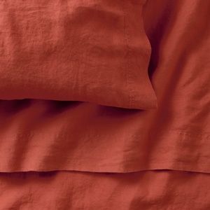 Garnet Hill linen fitted sheet and pillowcase set queen size auburn